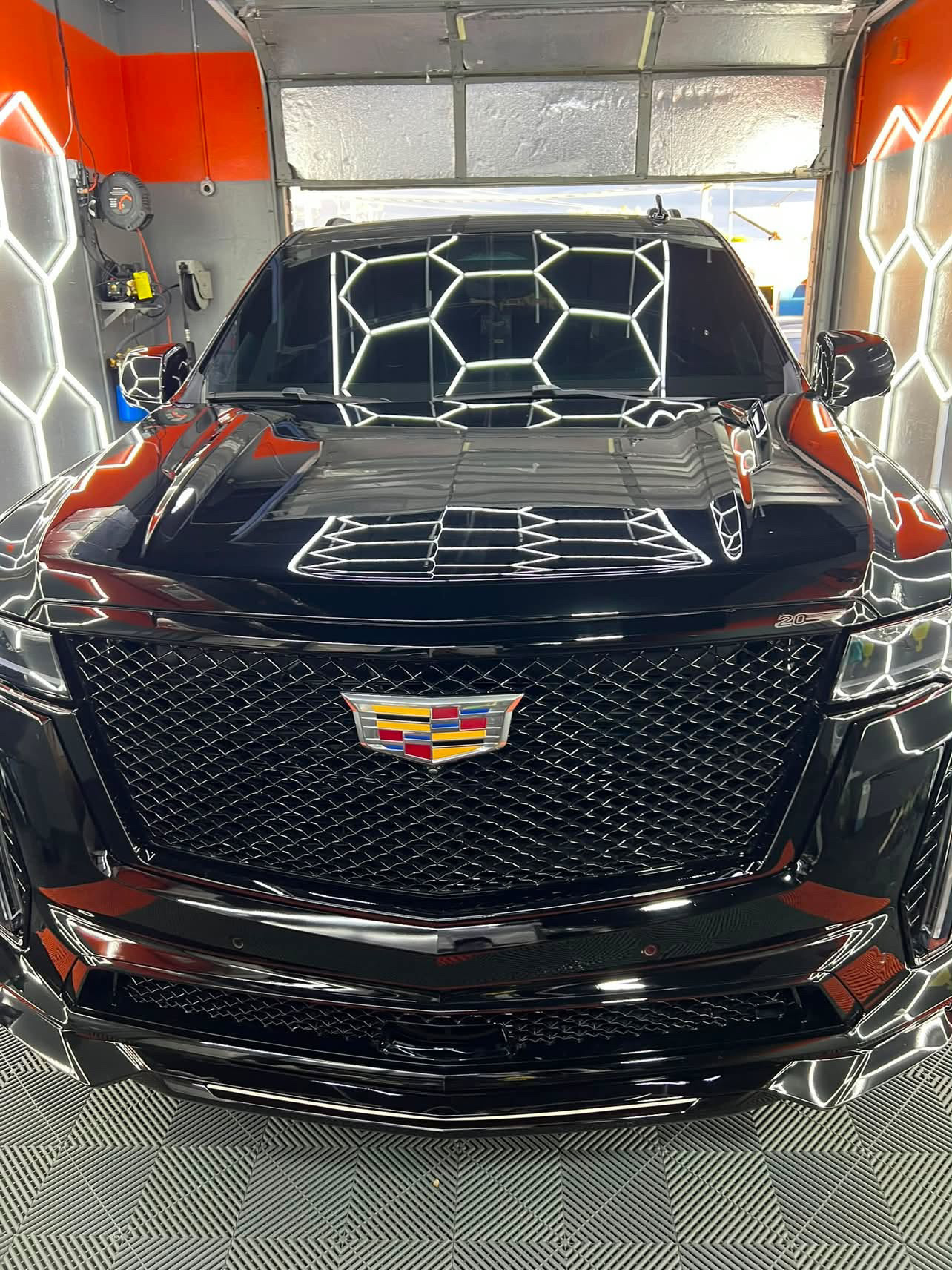 Escalade mirror finish